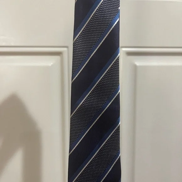 Armani Collezioni Tie Blue and Gray stripe Sz OS - Picture 4 of 11